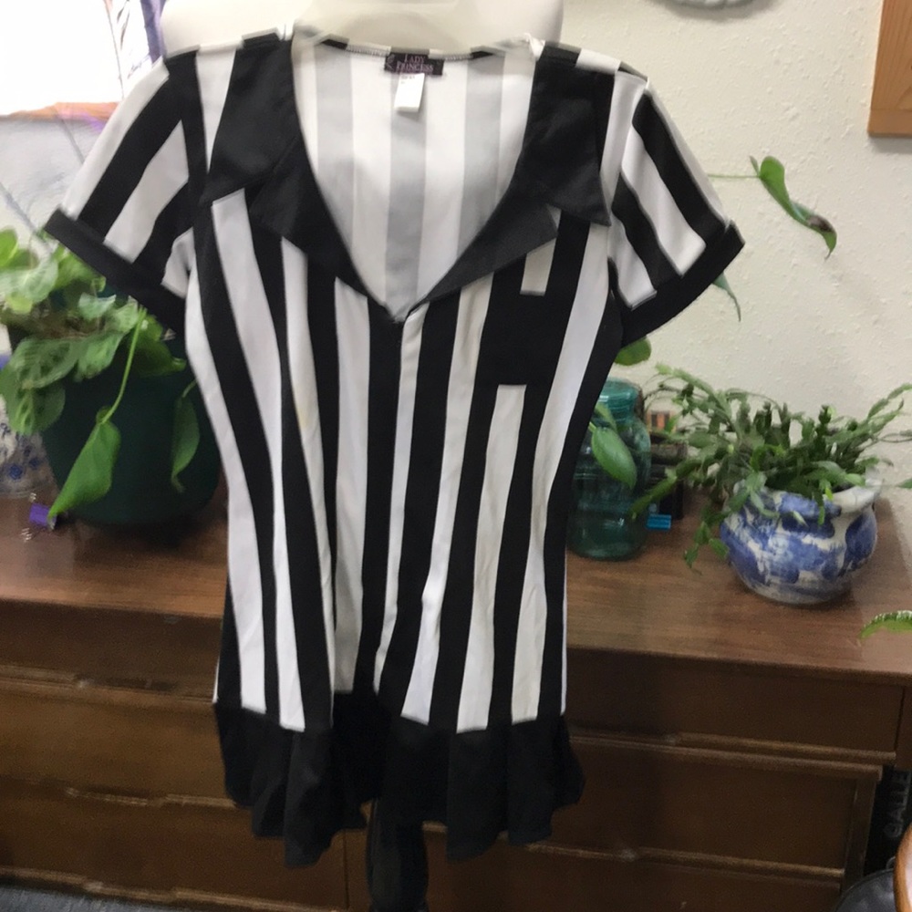 Woman’s referee costume size medium